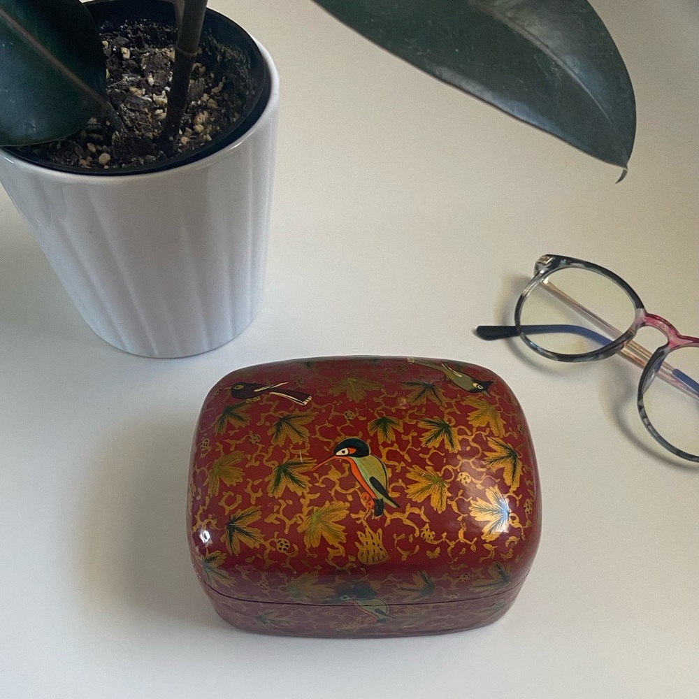 Vintage Handmade in India FETCO Laquer Paper Mache Trinket Box